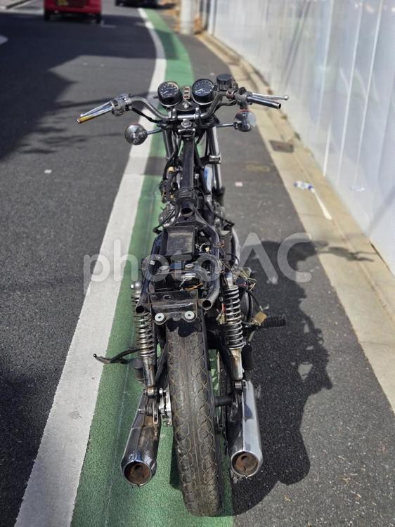 錆びれたバイクの後ろ姿 バイク,オートバイ,整備の写真素材