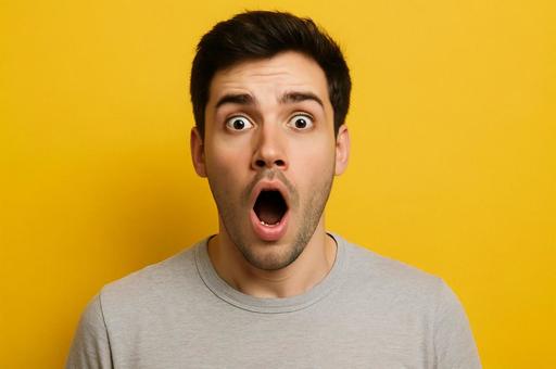 驚いている男性 驚いている男性の写真