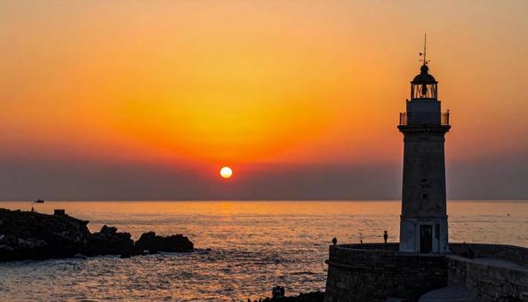 綺麗な夕陽と灯台 綺麗な夕陽と灯台の写真