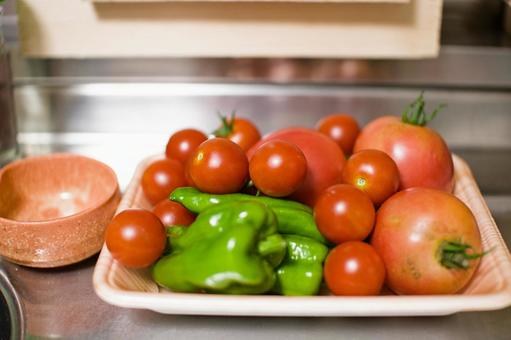 Tomatoes and peppers, food, vegetables, material, JPG