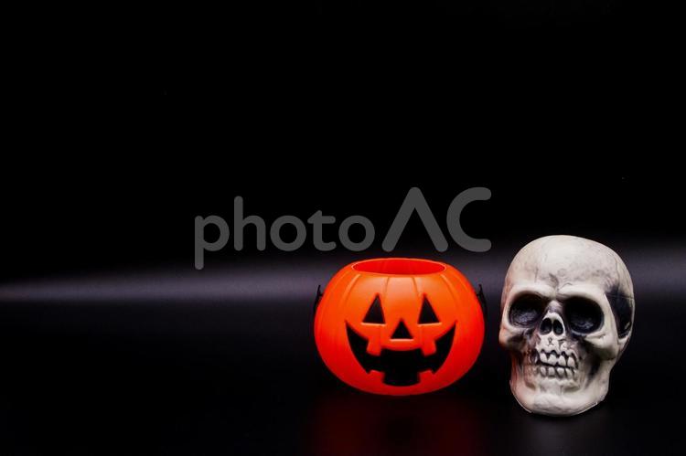 ジャックオランタンと髑髏 ハロウィン,黒,怖いの写真素材