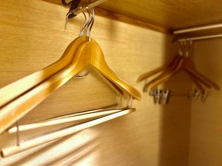クローゼットの中のハンガー 衣類収納 クローゼットの中のハンガー 衣類収納 ハンガー,クローゼット,衣類の写真素材
