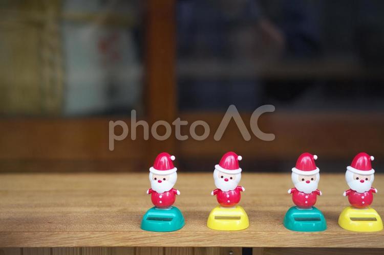 4人のサンタクロース サンタクロース,置物,店の写真素材