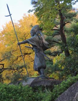 名古屋城　清正公石曳きの像　銀杏の黄葉 名古屋城,尾張徳川家,御三家の写真素材