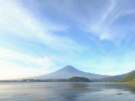 夏の富士山と河口湖 夏の富士山と河口湖 富士山,河口湖,富士五湖の写真素材