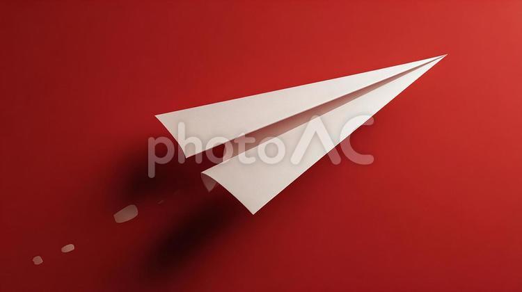 柔らかな影を落とす紙飛行機 紙飛行機,白,赤背景の写真素材