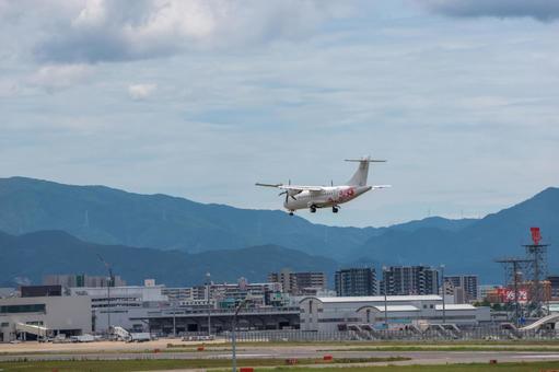 福岡と世界を結ぶ青空 福岡と世界を結ぶ青空 飛行機,航空機,旅客機の写真素材