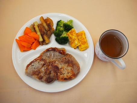 Photo, thick slice, pork steak, garnish, 
