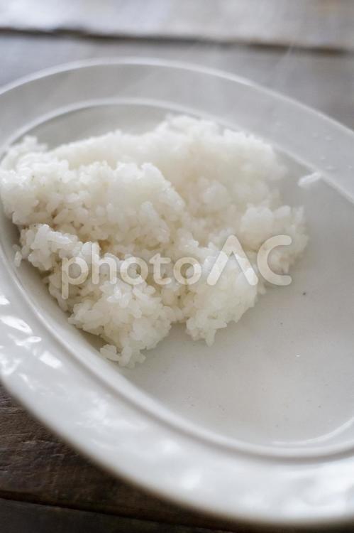 カレー皿にごはんをよそう ごはん,ごはんをよそう,お米の写真素材