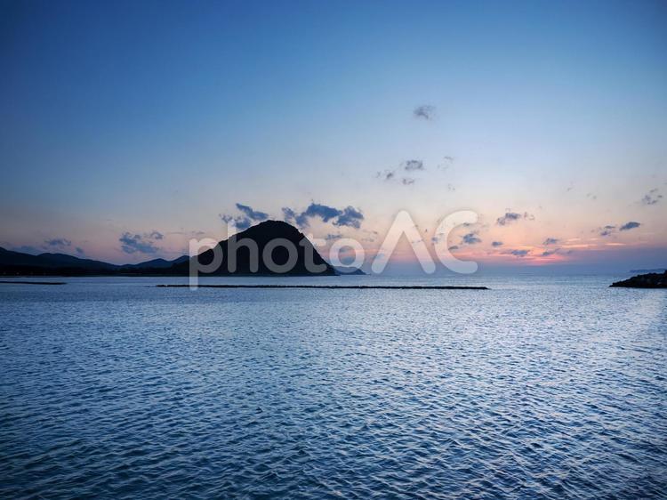 日本海に沈む夕日 夕焼け,夕暮れ,景色の写真素材
