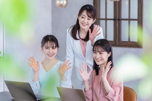 私服の女性3人 私服の女性3人 ミーティング,ビジネス,グループの写真素材