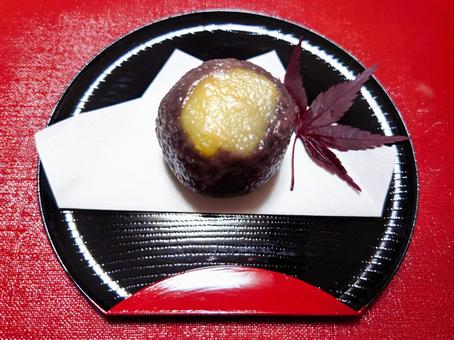 秋の和菓子(栗蒸しきんつば) 秋の和菓子(栗蒸しきんつば)の写真