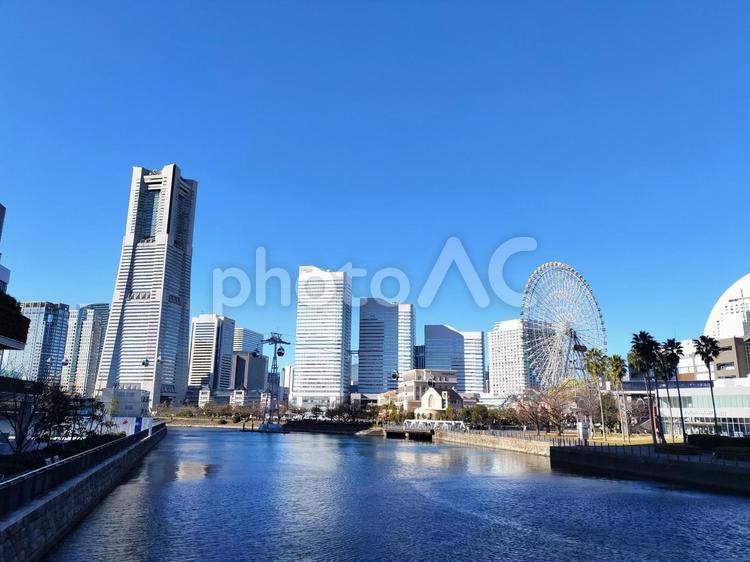 横浜みなとみらいの風景 ランドマークタワー,横浜の風景,ビル街の写真素材