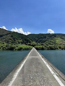 四万十川の沈下橋 四万十川の沈下橋 四万十川,勝馬沈下橋,沈下橋の写真素材
