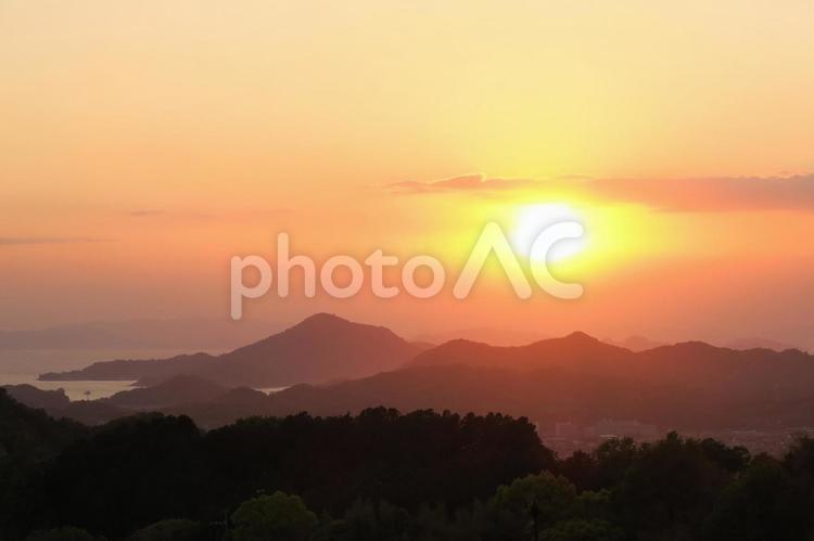 瀬戸の夕日 暁,日暮れ,太陽の写真素材