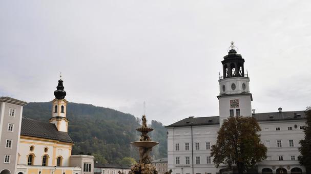 ザルツブルクの旧市街、レジデンツ広場 ザルツブルク,オーストリア,ヨーロッパの写真素材