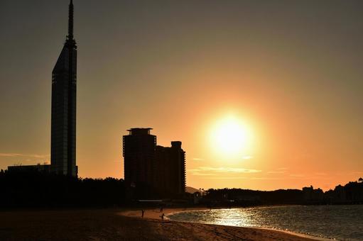 福岡タワー　夕日 福岡,福岡タワー,風景の写真素材