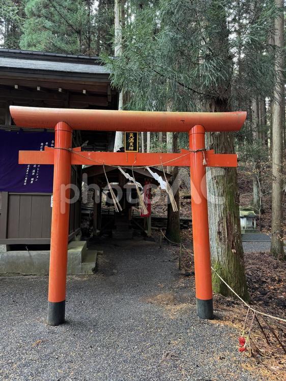 長野県塩尻市　三嶽神社の鳥居 三嶽神社,信州,塩尻市の写真素材