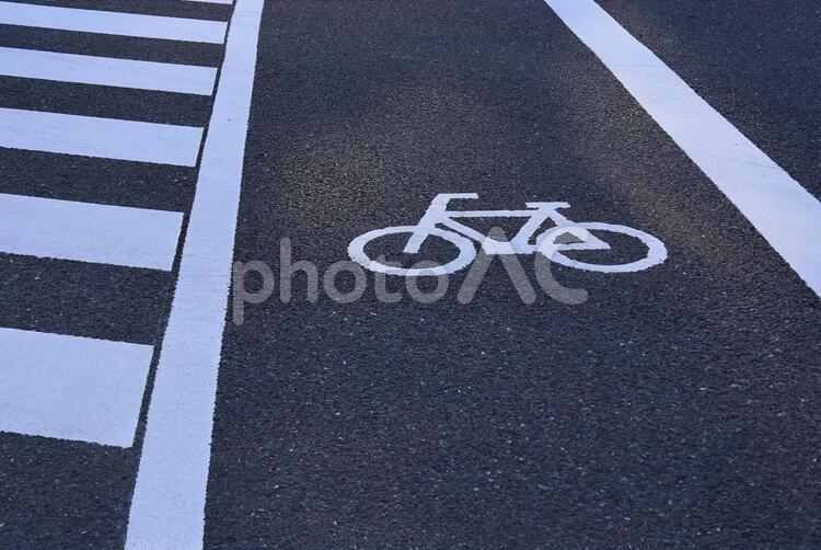 交通標識　道路　自転車ゾーン 交通標識,自転車,歩道の写真素材