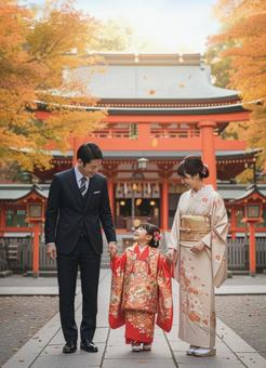 七五三のお宮参りをする家族 七五三のお宮参りをする家族の写真