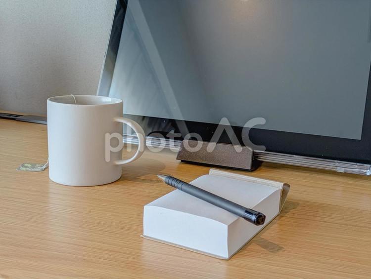 タブレットPCとコーヒー、メモ帳 ディスプレイ,ノートパソコン,モニターの写真素材