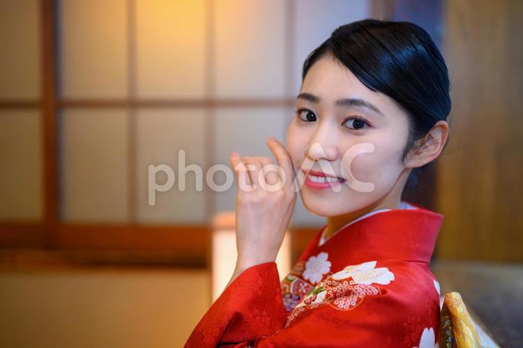 和室に座っている20代の着物の女性 女性,着物,和服の写真素材