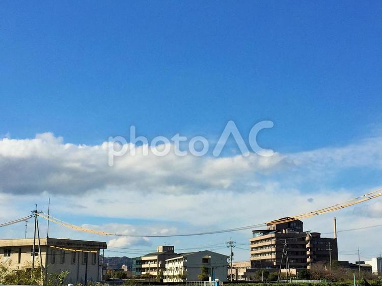 晴れた空と街並み 街並み,アパート,マンションの写真素材
