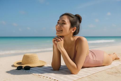 ビーチうつ伏せ女性 ビーチうつ伏せ女性の写真