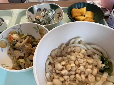 入院食・病院食：たぬきうどんと野菜と果物 病院食,入院食,たぬきうどんの写真素材