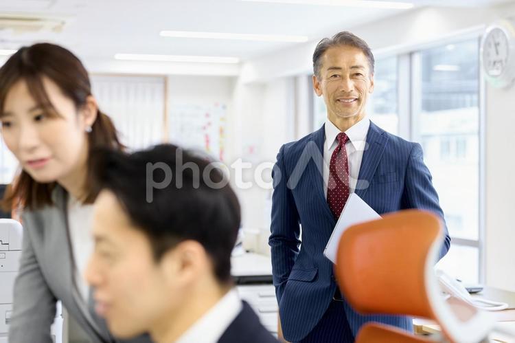 ビジネスマン　中高年　オフィス　上司 ビジネスマン,中高年,オフィスの写真素材
