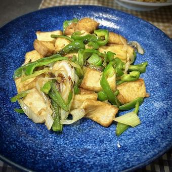 厚揚げとピーマンのオイスター炒め 旦那飯,男の料理,手料理の写真素材