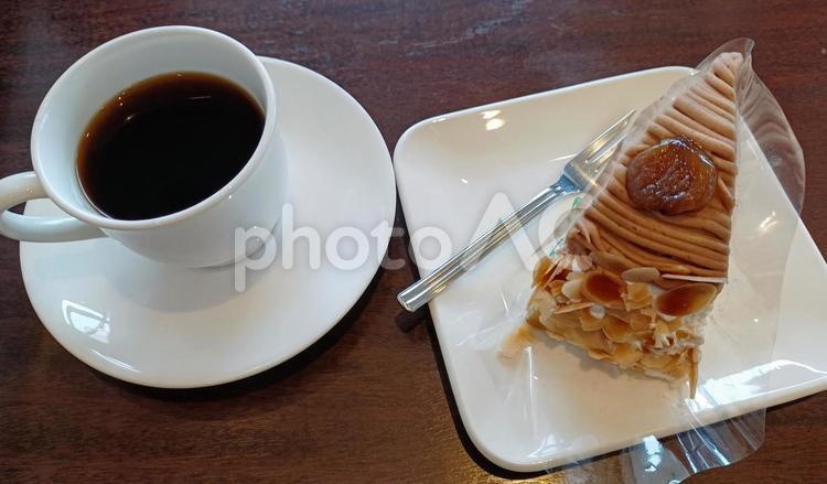 コーヒーと栗のケーキ コーヒー,ケーキ,カフェの写真素材