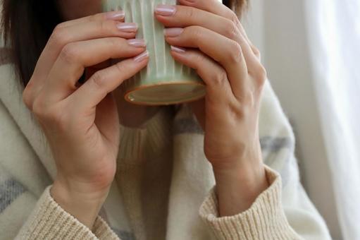 湯呑みを持つ女性 飲む,女性,コーヒーの写真素材