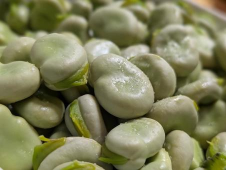 塩茹でしたそら豆 塩茹でしたそら豆の写真