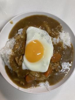 目玉焼きカレー 目玉焼きカレーの写真