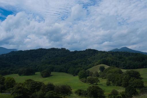 牧場 牧場 晴れ,雲,休憩の写真素材