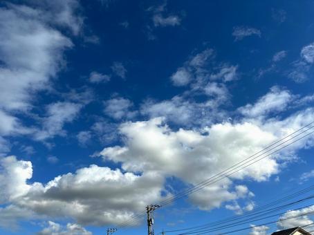 横長の雲、青空、雲 横長の雲、青空、雲 横長の雲,青空,くもり空の写真素材