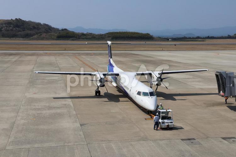 海と空が織りなす長崎空港の風景 長崎空港,飛行機,航空写真の写真素材