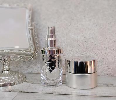 高級感のある美容液とクリームのボトル コスメ,化粧品,ボトルの写真素材