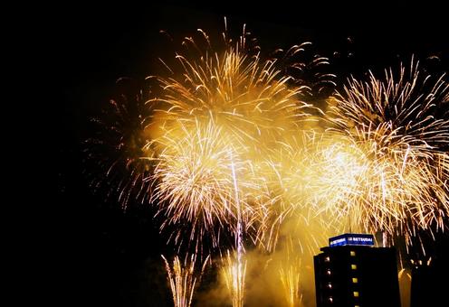 花火とマンション 花火とマンション 花火,マンション,夜の写真素材
