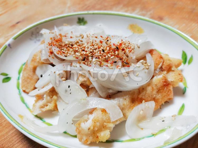 竜田揚げの玉ねぎダレかけ 晩御飯,料理,おかずの写真素材