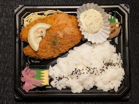 霜降前のスーパーの持ちテイクアウト弁当 霜降前のスーパーの持ちテイクアウト弁当 お弁当,ランチ,テイクアウトの写真素材