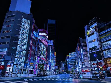夜の池袋西口駅前の交差点③‐ブルー 池袋,池袋西口,夜景の写真素材