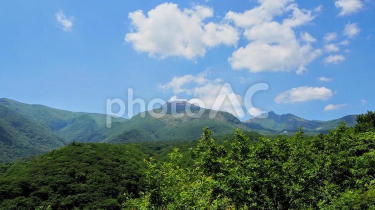 夏の那須・展望台から見る那須岳（栃木県） 夏,那須岳,那須高原展望台の写真素材