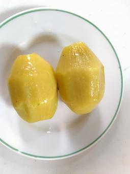 皮剥きキウイフルーツ 2個 皮剥きキウイフルーツ 2個の写真