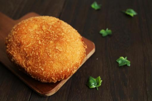 揚げたてのカレーパン カレーパン,パン,揚げ物の写真素材