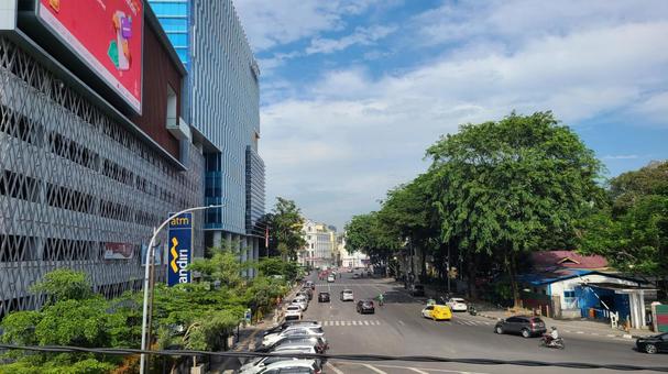 何気ない街並み　インドネシア 大通り,市街地,道路の写真素材