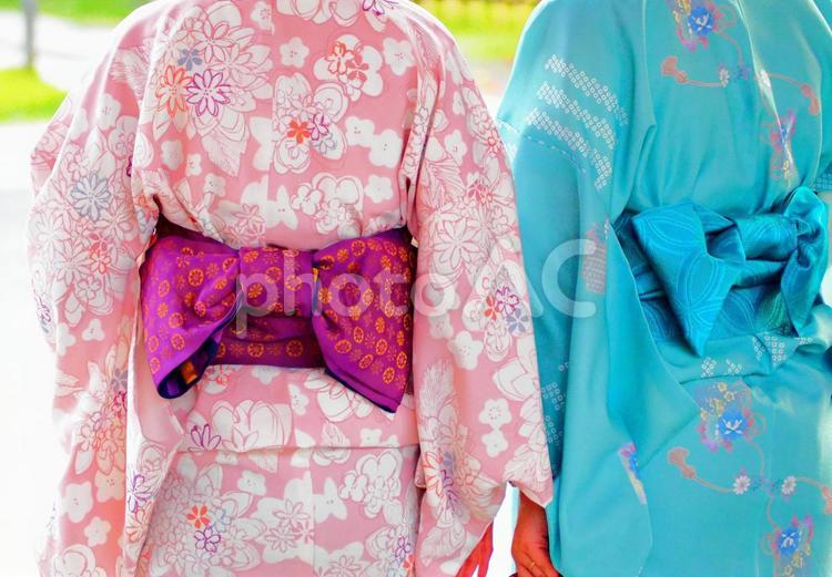 着物を着た美しい二人の女性の後ろ姿 画像 着物,女性,ファッションの写真素材