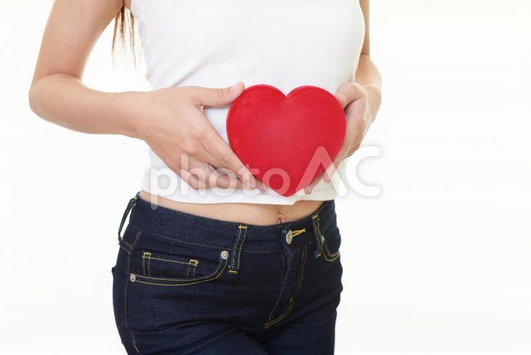 ハートマークを持つ女性 女性,美容,ダイエットの写真素材