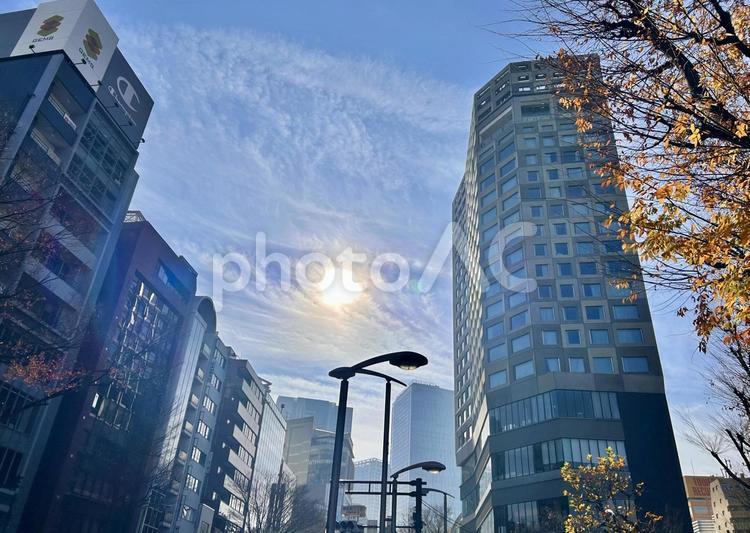 渋谷のビルと美しい太陽① 東京,tokyo,日本の写真素材